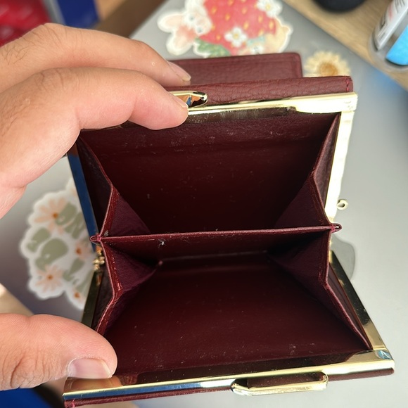 Burberry vintage wallet literally no damage or anything. - Picture 4 of 4